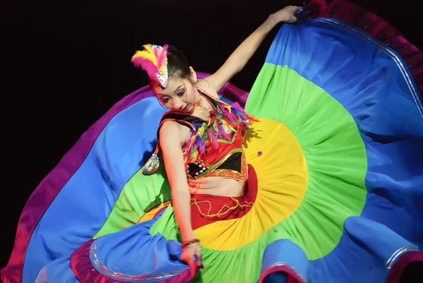 Tancerz etniczne chiński — Zdjęcie stockowe
