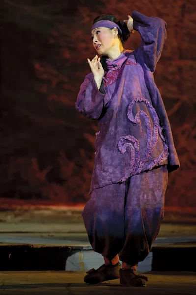 Ping κινεζική όπερα εκτελεστής κάνει μια εμφάνιση στη σκηνή — Φωτογραφία Αρχείου