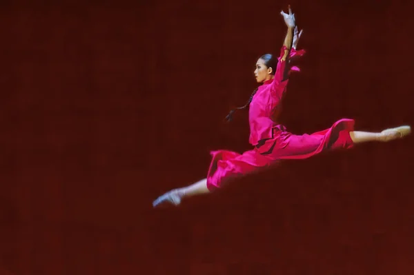 Κινεζική μπαλέτο: κόκκινο αποκόλληση των γυναικών — Φωτογραφία Αρχείου