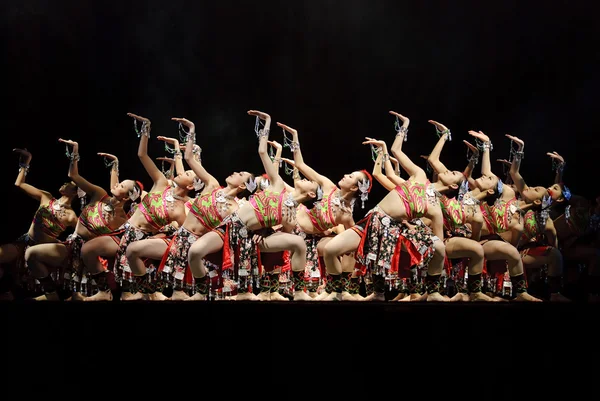Chinese dancers perform modern group dance on stage — Stock Photo, Image