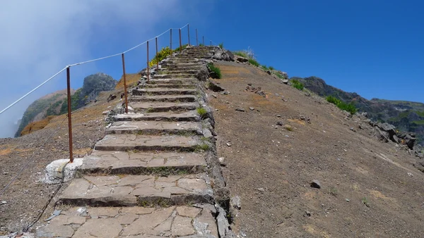 Wanderweg vom pico arieiro zum pico ruivo auf madeira — Fotografia de Stock