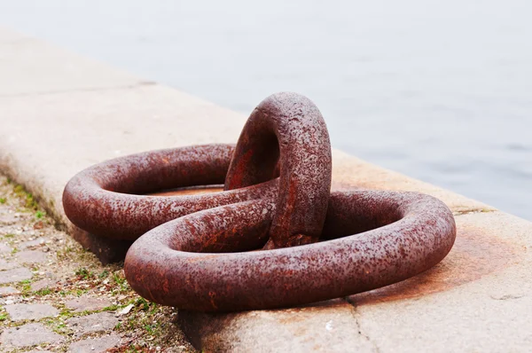 Anéis de amarração de ferro — Fotografia de Stock