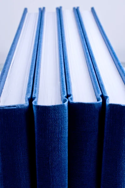 4 개의 파란색 notepads 절연을 닫습니다. — 스톡 사진