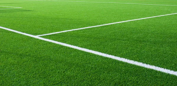 Fragment de terrain de football avec lignes blanches — Photo