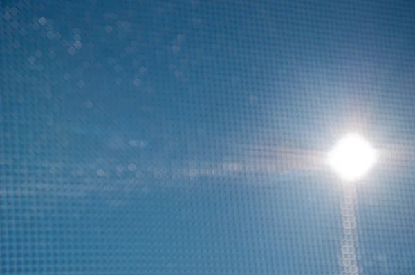 Sonne auf blauem Hintergrund — Stockfoto