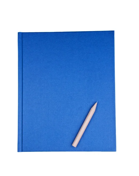 Modrý zápisník s tužkou, samostatný — Stock fotografie