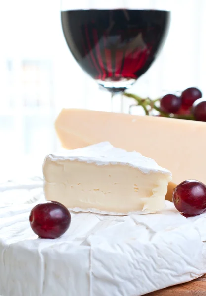 Rött vin och ost — Stockfoto