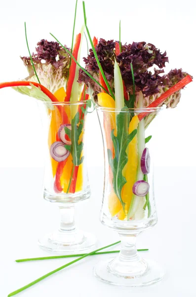 Два бокала с овощами — стоковое фото