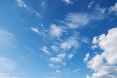 Cirrus ve cumulus bulutları