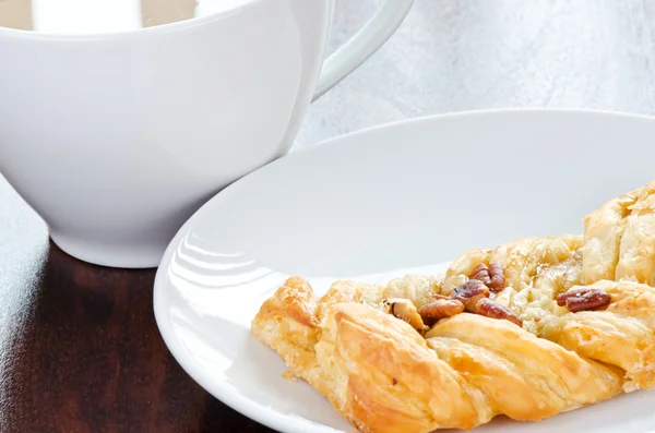 Taze çörek ve kahve — Stok fotoğraf
