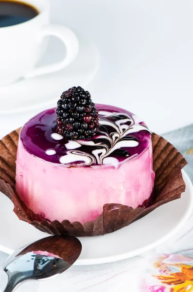 Cake with blackberry close up — Stock Photo, Image