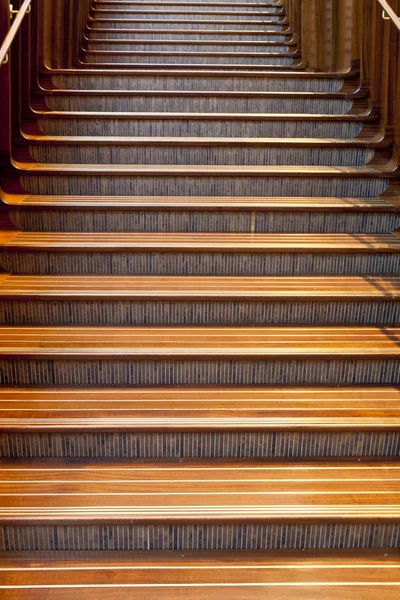 美丽的木楼梯 — 图库照片