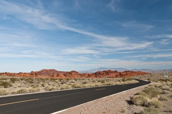 A road into Valley of Fire State Park. — Stock Photo, Image