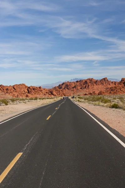 A road into Valley of Fire State Park. — Stock Photo, Image