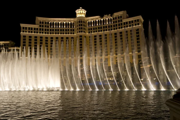 Çeşmeler las Vegas'taki bellagio hotel önünde dans, — Stok fotoğraf