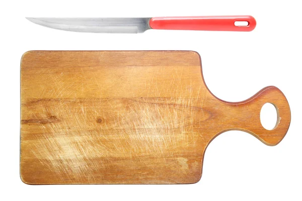 Placa de corte de madeira e pequena faca de cozinha isolada — Fotografia de Stock