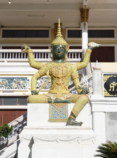 Estátua gigante na literatura tailandesa, templo tailandês — Fotografia de Stock
