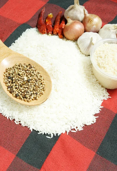 Riz blanc et ingrédients alimentaires — Photo
