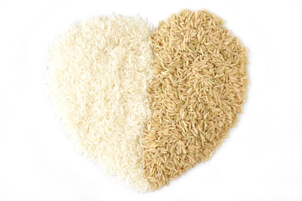 Arroz branco e coração de arroz marrom isolado em branco — Fotografia de Stock