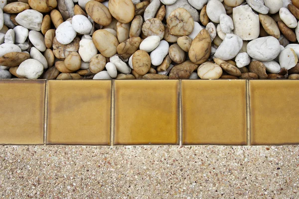 Pedra de cascalho e telha — Fotografia de Stock