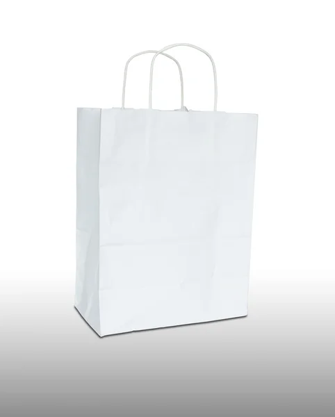 Bolsa de papel blanco aislada sobre fondo blanco —  Fotos de Stock