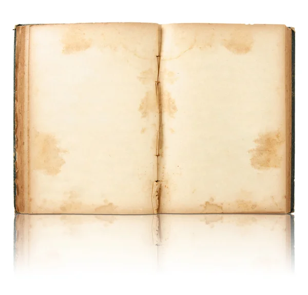 Altes Buch offen auf Spiegelboden und weißem Hintergrund — Stockfoto