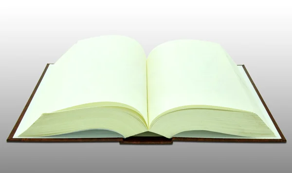 Otevřete prázdnou knihu na bílém pozadí s ořezovou cestou — Stock fotografie