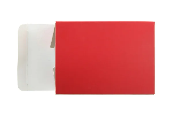Rode pakket doos geïsoleerd op wit met uitknippad geopend — Stockfoto