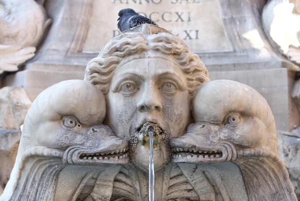 Majestueuze fontein op het pantheon van plein — Stockfoto