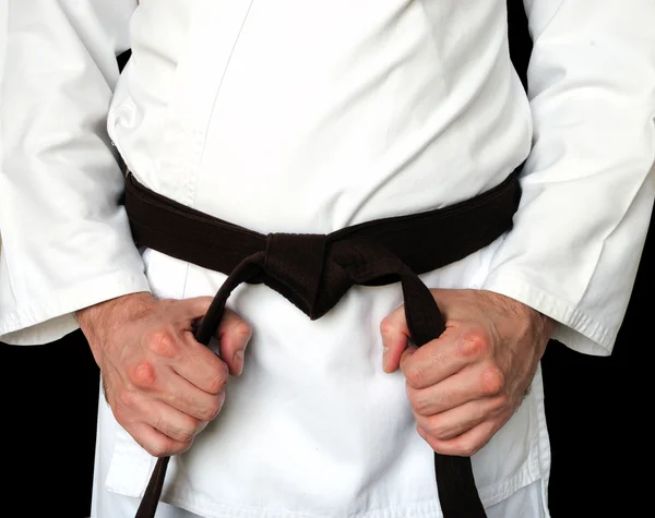 Homem de quimono e cinto para artes marciais — Fotografia de Stock