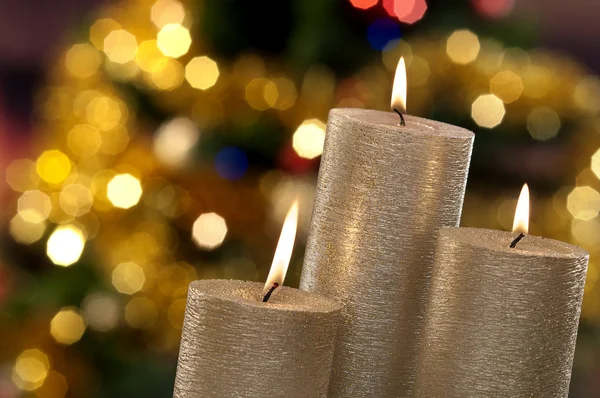 Weihnachtskerzen und Lichter — Stockfoto
