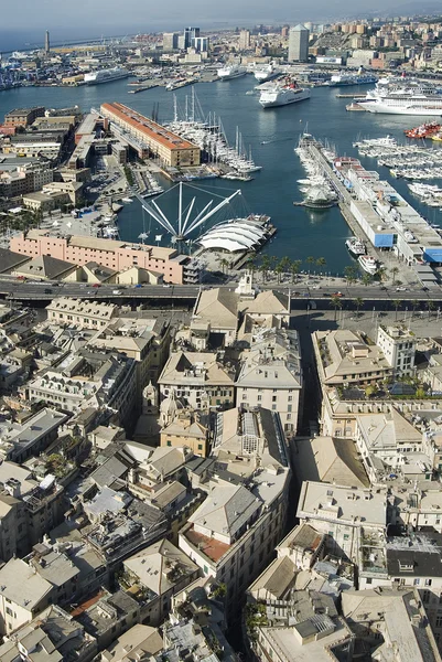 Pohled na historické centrum a přístav Janov Itálie — Stock fotografie