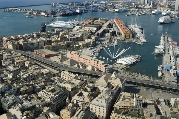Pohled na historické centrum a přístav Janov Itálie — Stock fotografie