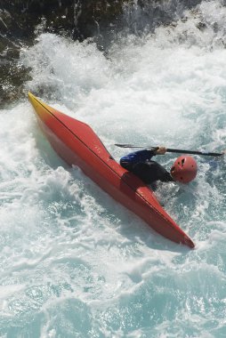 Deniz wawes üzerinde kayık