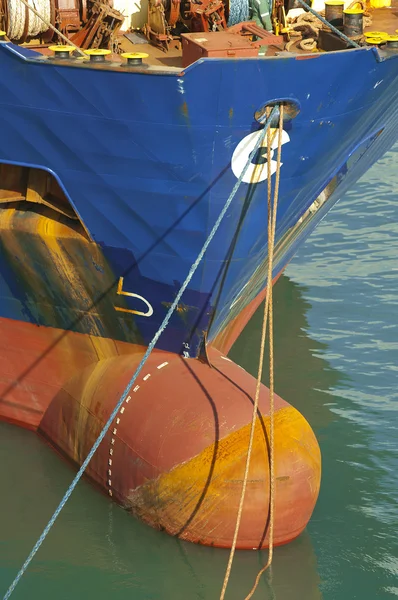 Maritim verksamhet vid hamnen i Genua, Italien — Stockfoto
