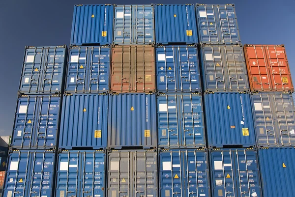 Порт контейнеров — стоковое фото