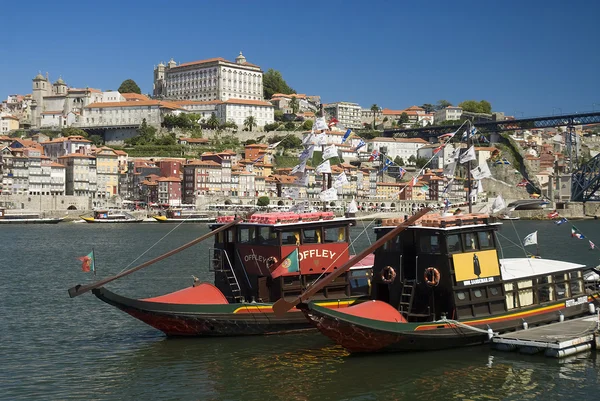 De oude stad van Porto, op de douro rivier, portugal, Europa — Stockfoto
