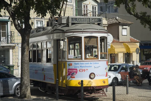 Lisboa, Portekiz, Avrupa'da tipik tramvay hattı — Stok fotoğraf
