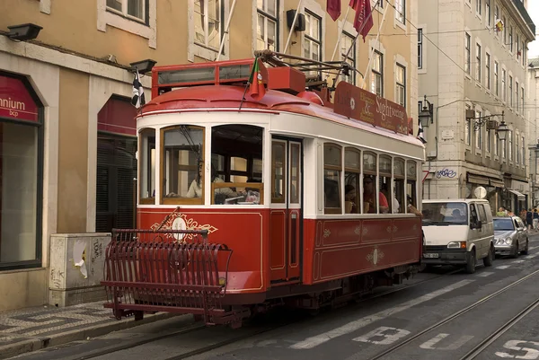 लिस्बन, पुर्तगाल, यूरोप में विशिष्ट ट्रामवे — स्टॉक फ़ोटो, इमेज