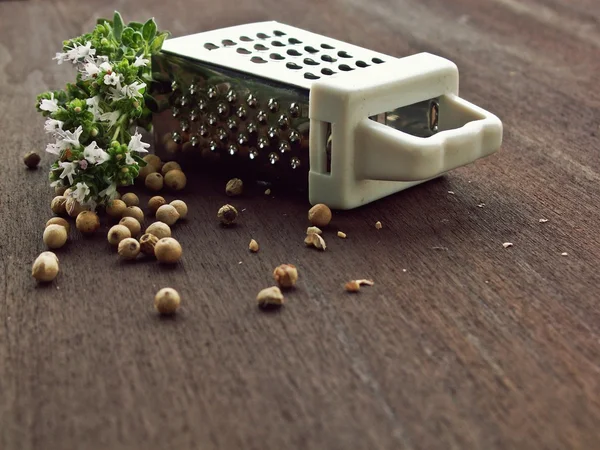 White pepper with grater and thymus — Stock Photo, Image