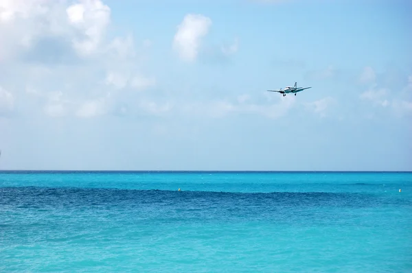 stock image Small Commuter Airplane Landing on an Island in the Caribbean