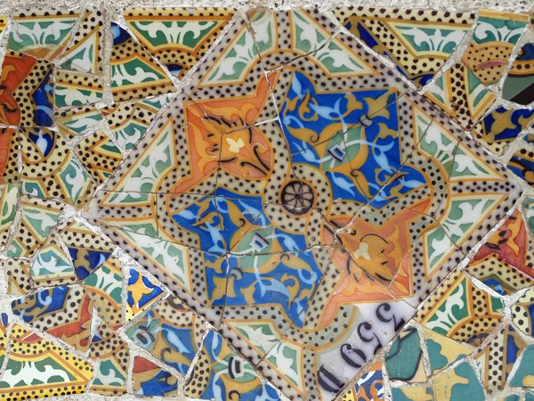 Мозаїчна плитка архітектора Гауді - Барселона, Іспанія — стокове фото