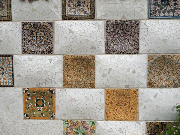 Wall with Gaudi Mosaic Tiles - Barcelona, Spain — Stock Photo, Image