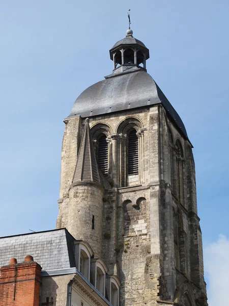 Clock tower, bazilika Svatý martin, tours, Francie. — Stock fotografie