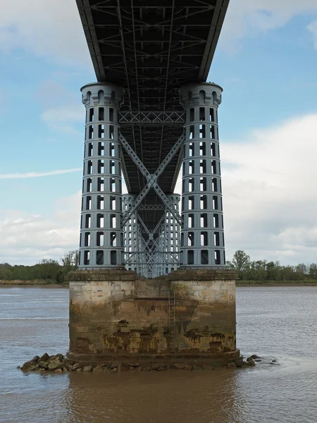 ドルドーニュ川に架かる橋をエッフェル サン ヴァンサン ・ ド ・ ポール — ストック写真