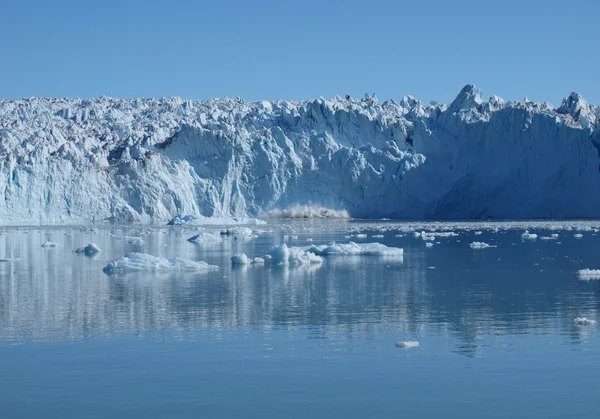 Otelení ledovec eqi, Grónsko. — Stock fotografie