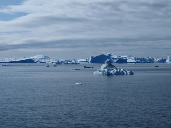 Góry lodowej, zachodniego wybrzeża Grenlandii w okresie letnim — Zdjęcie stockowe