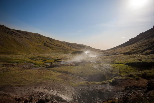 İzlanda'daki dağlarda termal alanlarda — Stok fotoğraf