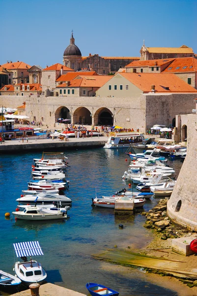 Dubrovnik, Kroatië, Europa, boten in haven — Stockfoto