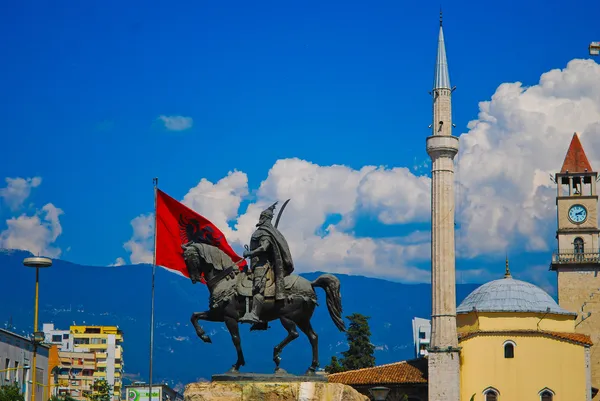 地拉那中心在阿尔巴尼亚、 巴尔干、 欧洲 — 图库照片#